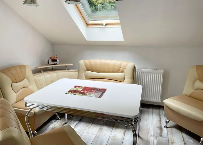 FeWo mit Balkon direkt am Wald und Wanderweg, Ruhe pur, DG